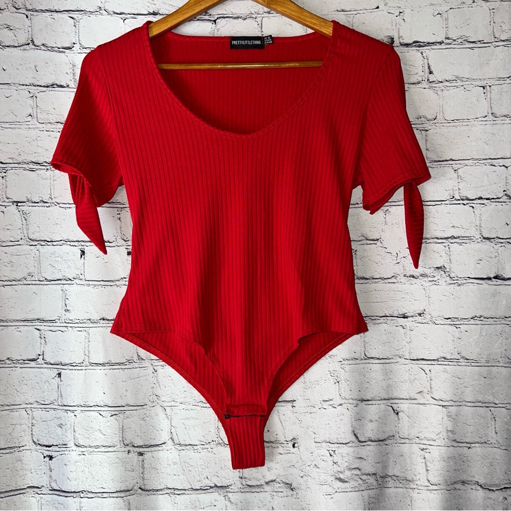 Pretty Little Thing Red Short Sleeve Ribbed Bodysuit Size 8